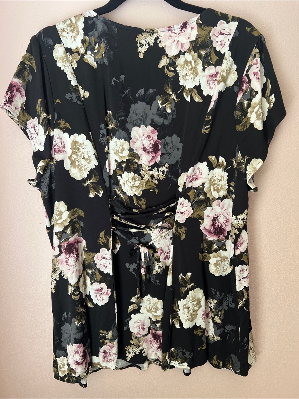 torrid Black Floral V-Neck Button Front Top - Picture 4 of 4